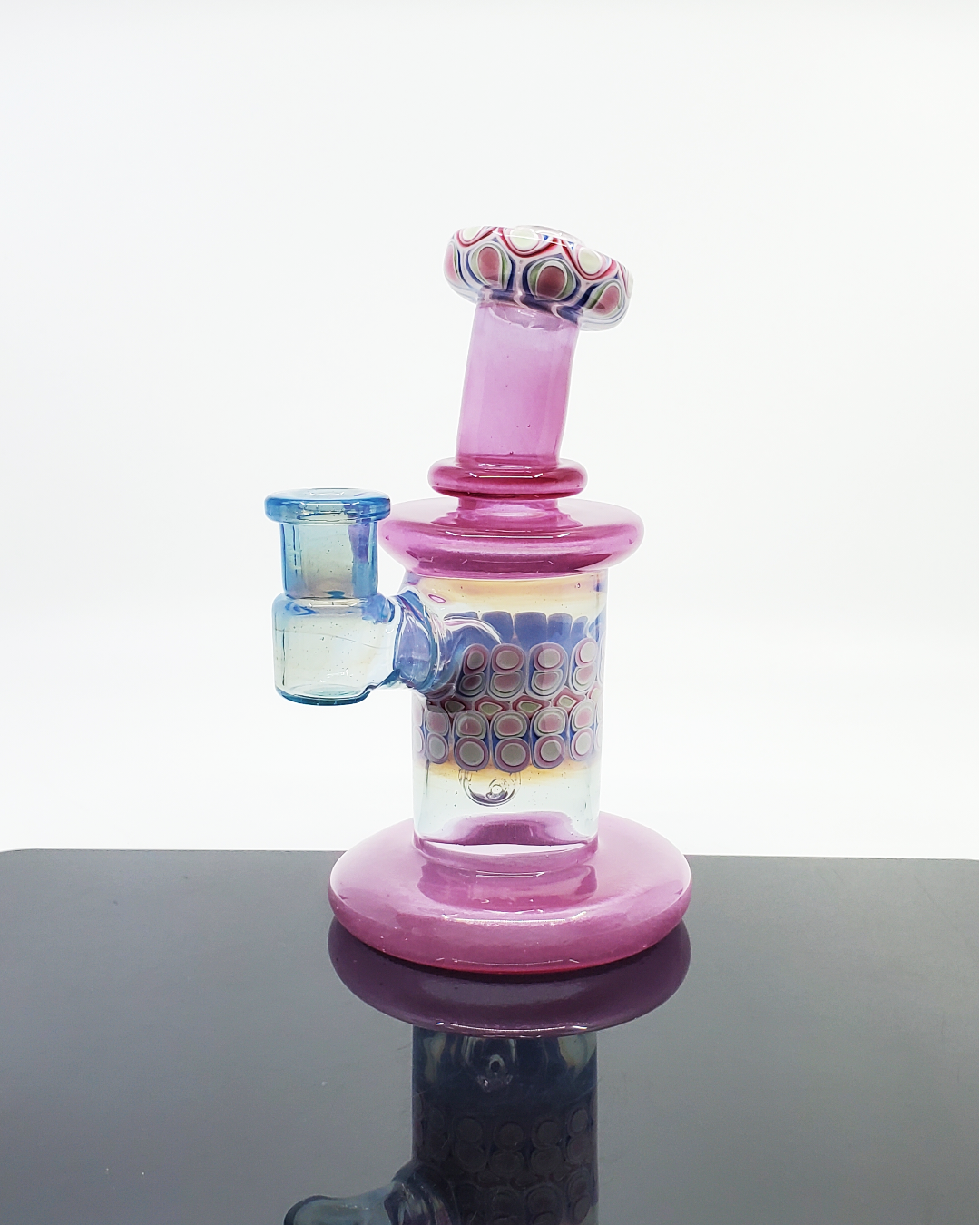 RL Dots Dotstack Jammer, an innovative dab rig featuring RL Dots' signature dotstack design and a unique mouth chamber that enhances airflow for smooth pulls, a stylish and exceptional addition to any glass collection.