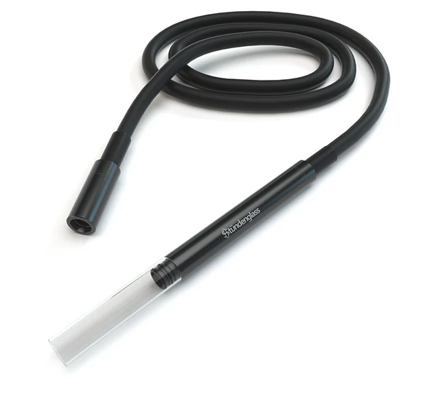  Close-up of the 45° adjustable mouthpiece on the Stündenglass Gravity Infuser in black for contactless consumption.