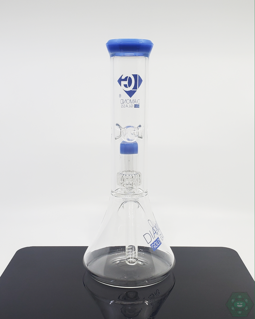 Stylish 11-inch Diamond Glass Beaker with matrix perc for top performance and smooth filtration