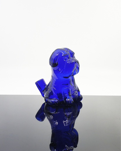  Side view of the Swanny Glass Bulldog Rig, showcasing its solid build and artistic craftsmanship for both aesthetics and functionality.