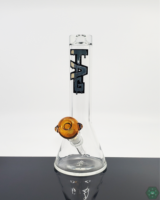  Side view of the TAG Glass Mini Beaker, showcasing its sturdy build and streamlined design for convenient handling.