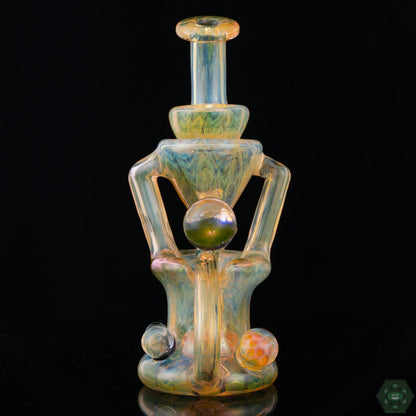 10mm Elegant Dab Rig: This STF Glass recycler features a 10mm joint and a sleek design, making it a stylish addition to any collection.