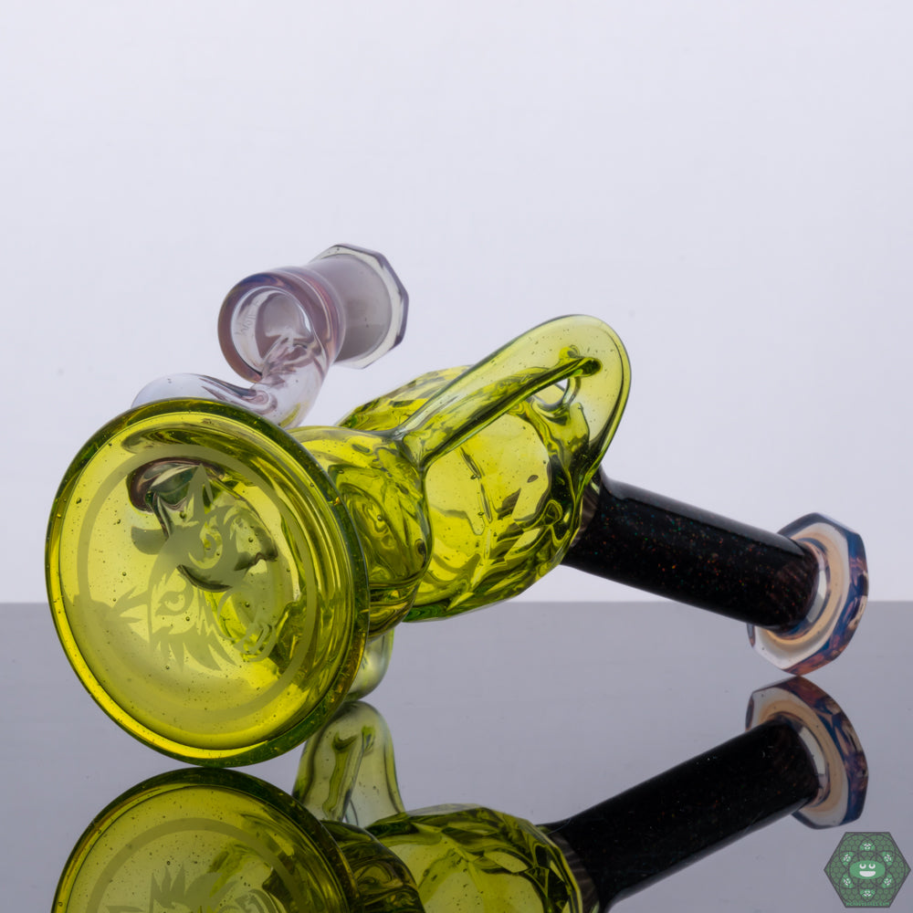 14mm Dab Rig for Smooth Pulls: This Wolfe Glass recycler features a 14mm joint and an internal drain system for efficient filtration and smooth, flavorful dabs.
