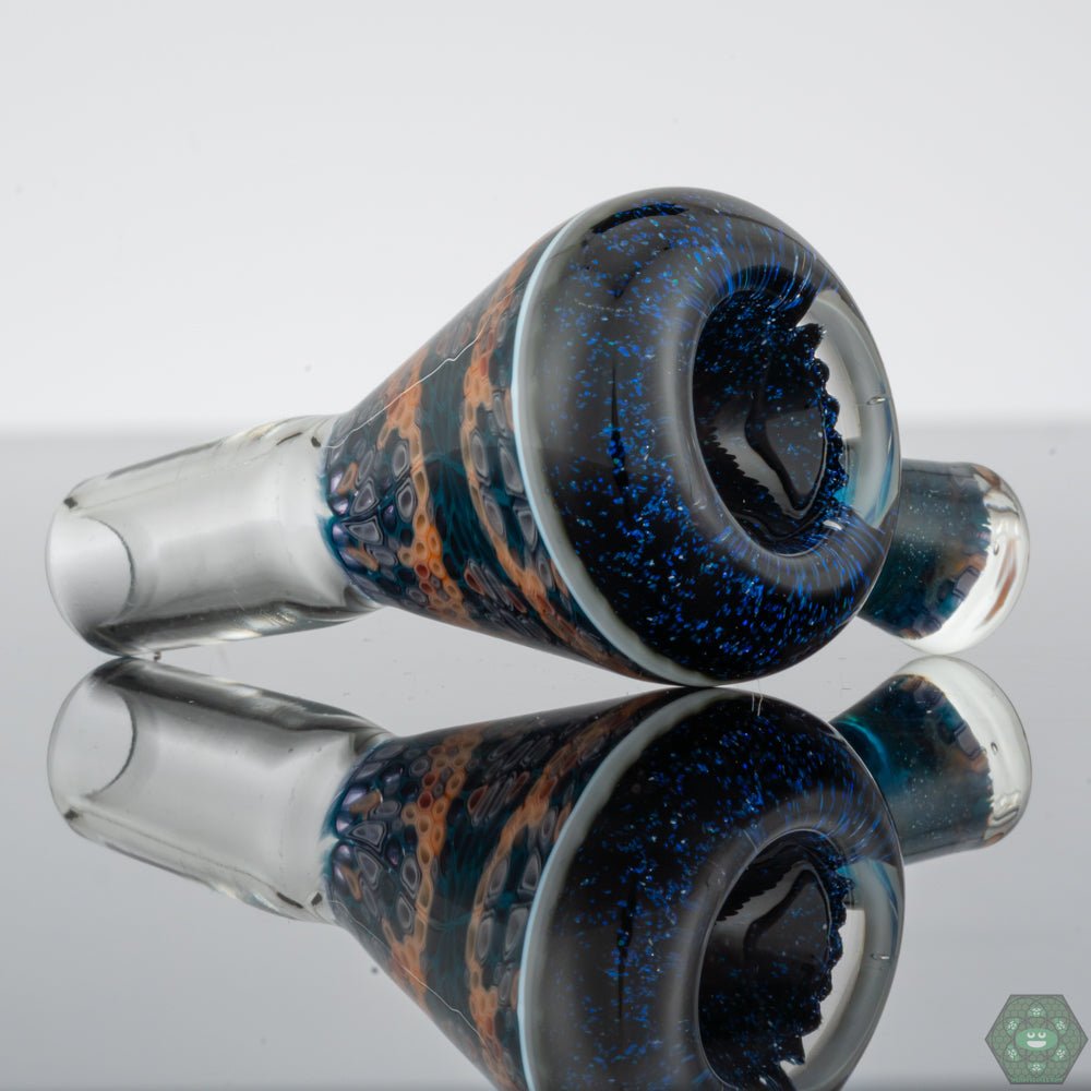 14mm Glass Slide with Textured Design: The Middleton Glassworks Chip Stacked Slide features a unique textured design, adding a stylish touch to your setup.