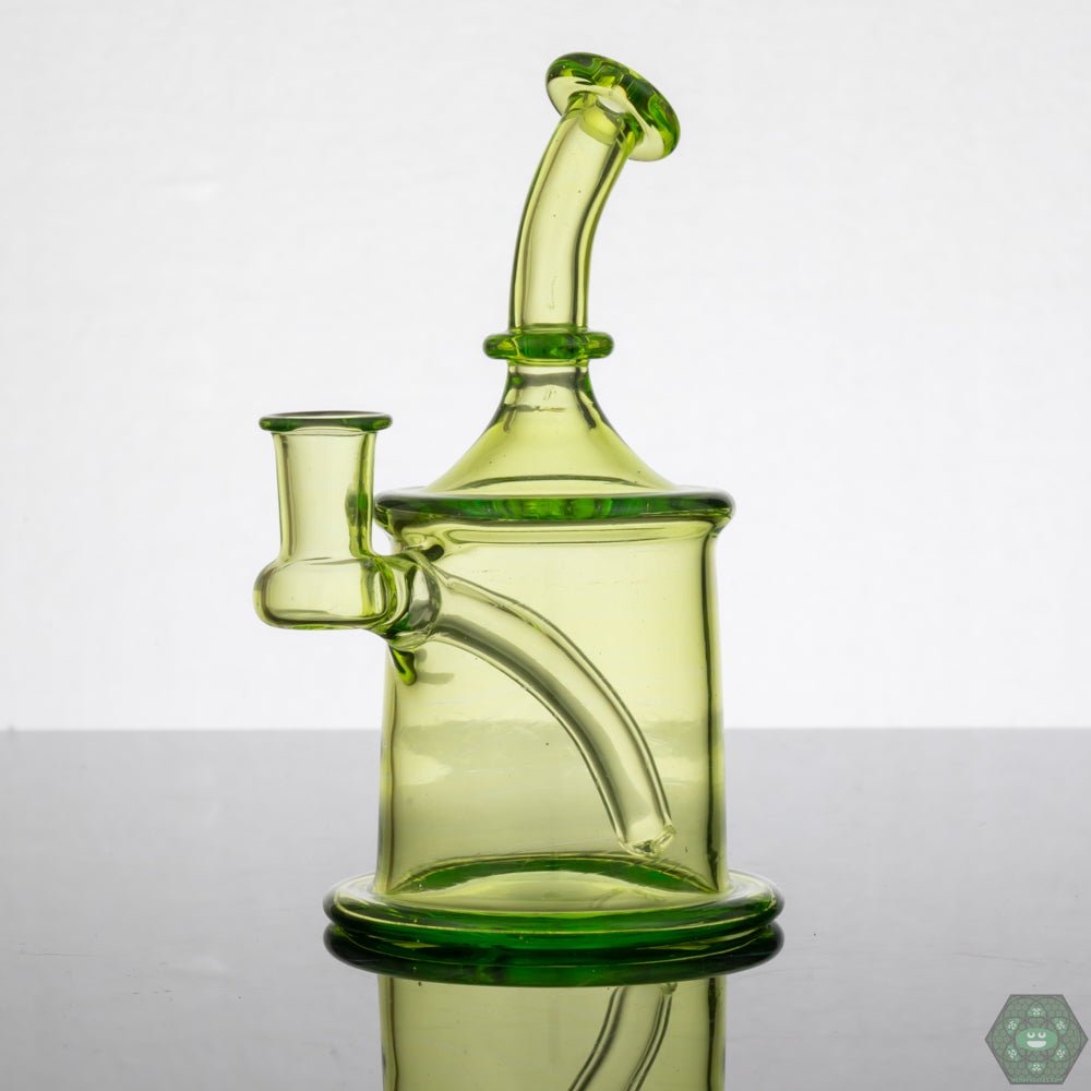 Compact 7 Ten Glass Mini Tube offering superior filtration for a smooth experience.