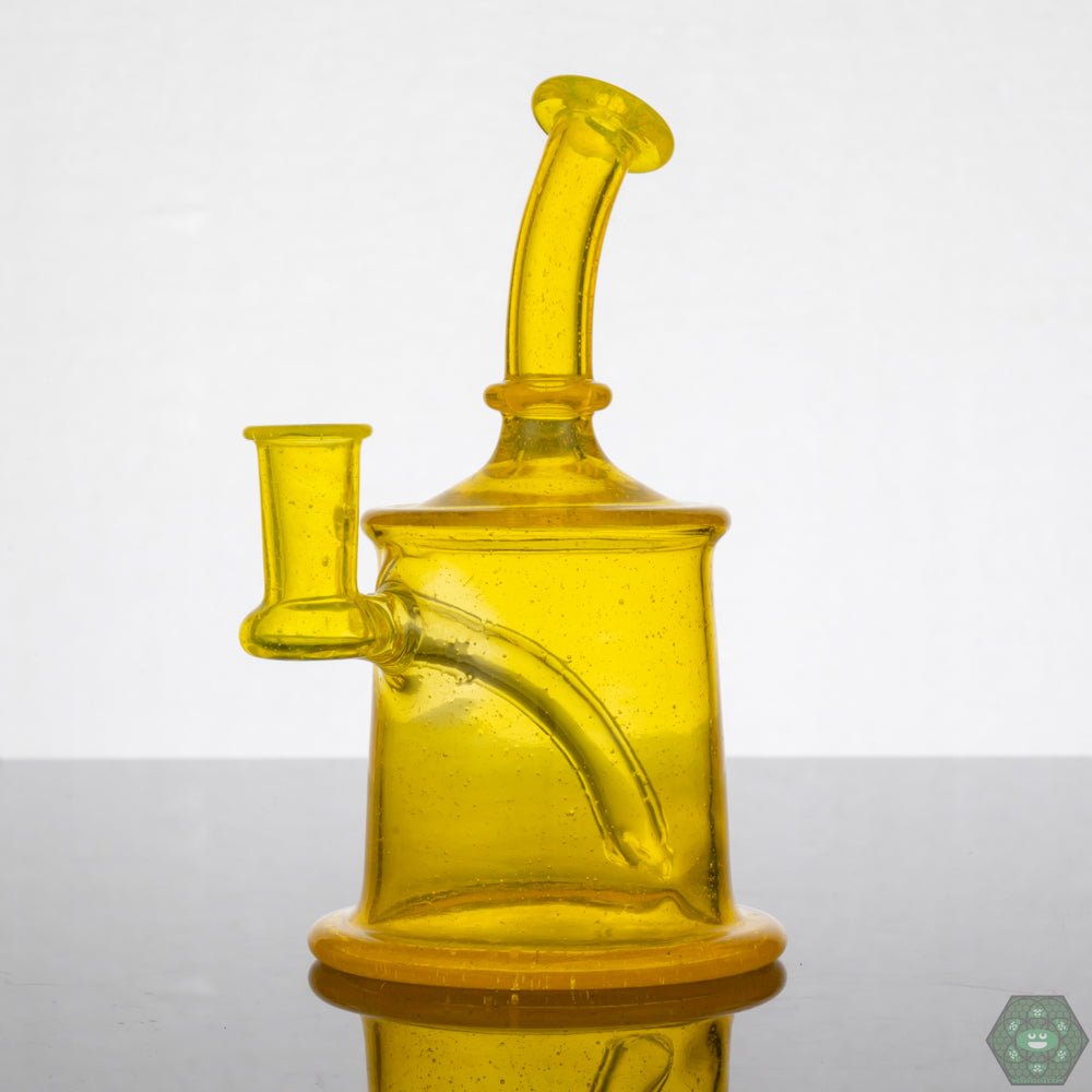 Lightweight and travel-friendly 7 Ten Glass Mini Tube, perfect for on-the-go use.