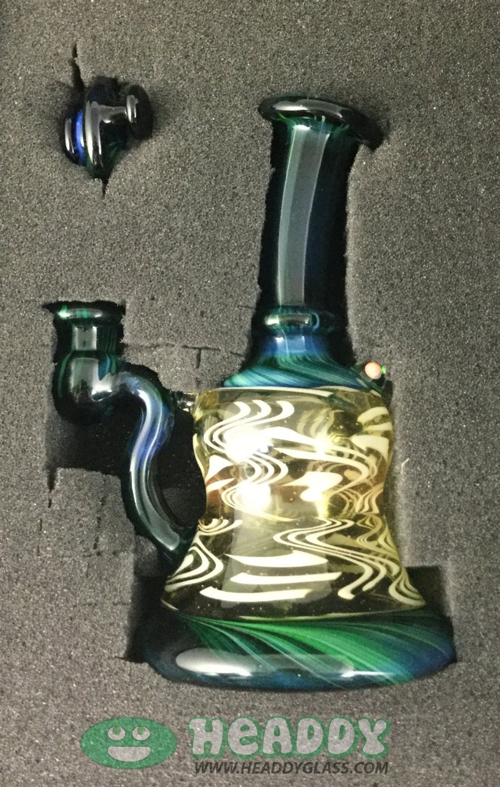 Minitube - Ben Garson. Refined glass piece for a sophisticated setup with elegant design.