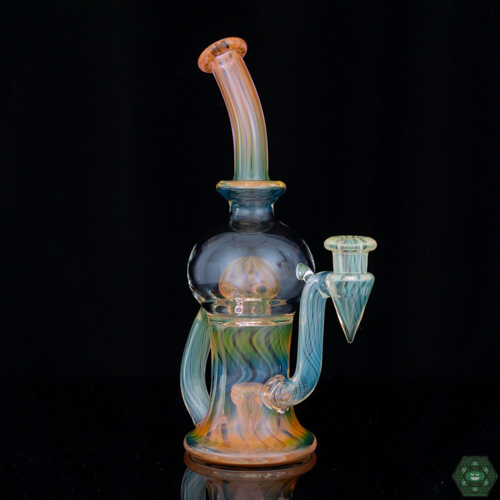  Artistic Glass Bubbler: The Hustle Fumed Brain Bub #2 is a work of art, combining functionality with intricate design and fumed glass techniques.