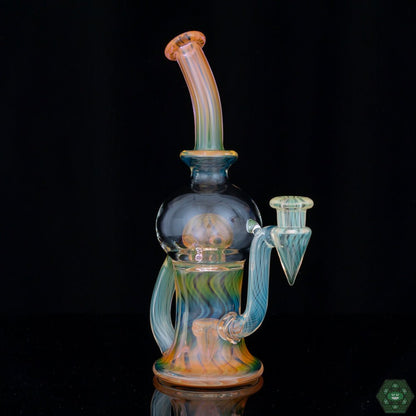  Artistic Glass Bubbler: The Hustle Fumed Brain Bub #2 is a work of art, combining functionality with intricate design and fumed glass techniques.