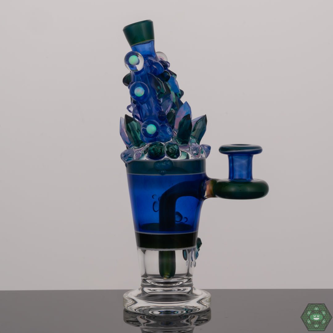 Artistic Glass Mini Tube: The Northern Waters x Stephan Peirce Crystal Mini Tube is a true work of art, blending functionality and aesthetics.