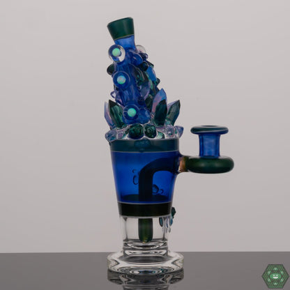 Artistic Glass Mini Tube: The Northern Waters x Stephan Peirce Crystal Mini Tube is a true work of art, blending functionality and aesthetics.