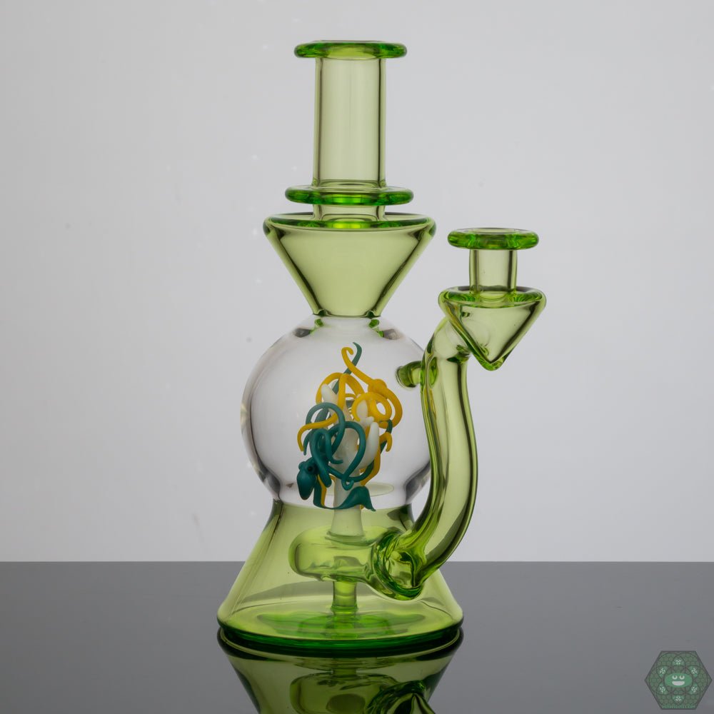  Artistic Glass Smoking Tube: The Liz Wright Glass Aquarium Tube is a beautifully crafted piece, blending art and functionality for an enhanced smoking experience.