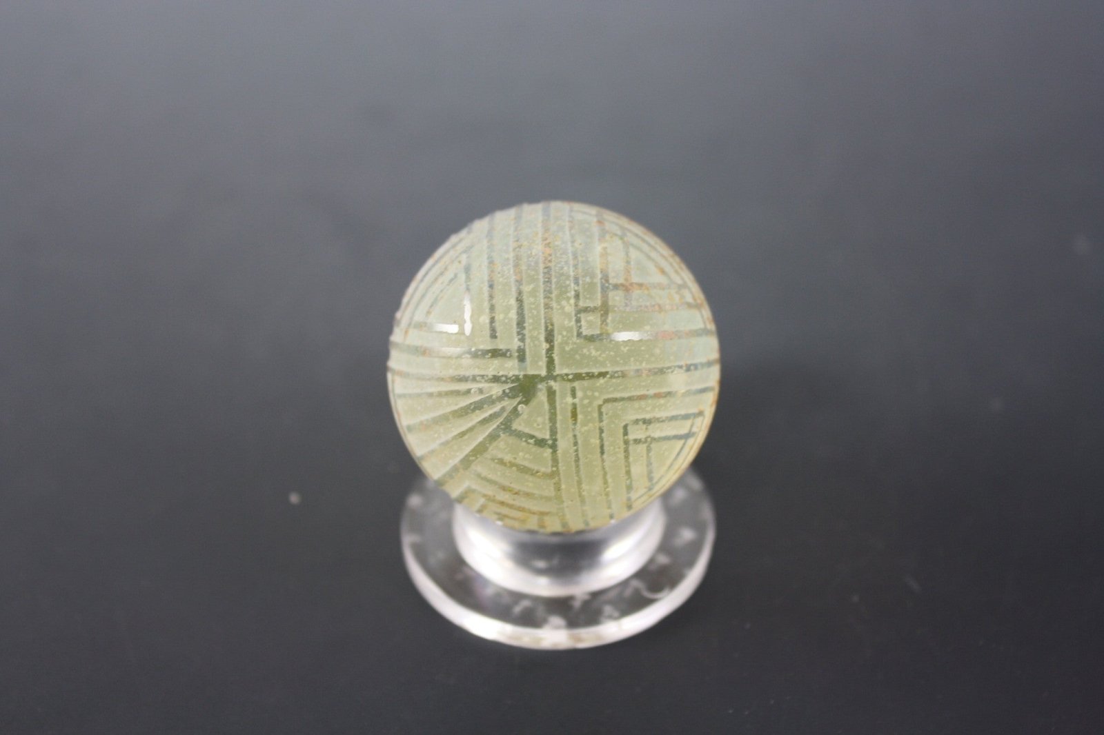  Bearclaw Space Key 9 - Compact and durable smoking accessory for enthusiasts.