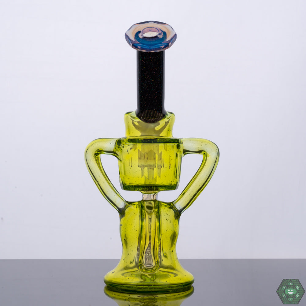 Borosilicate Dab Rig with Internal Drain: The Wolfe Glass Double Single Internal Drain Recycler #1 is crafted from high-grade borosilicate glass and features an internal drain system for smooth hits.