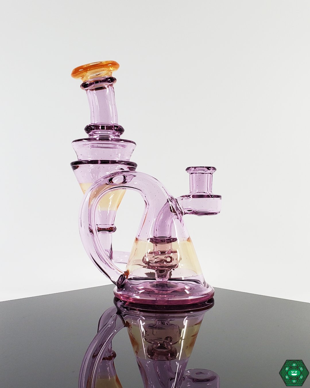 Cerio Glass Rozay Quickdraw Details: Close-up showcasing the elegant design and single uptake system of this functional and sophisticated piece, perfect for clean and consistent sessions.