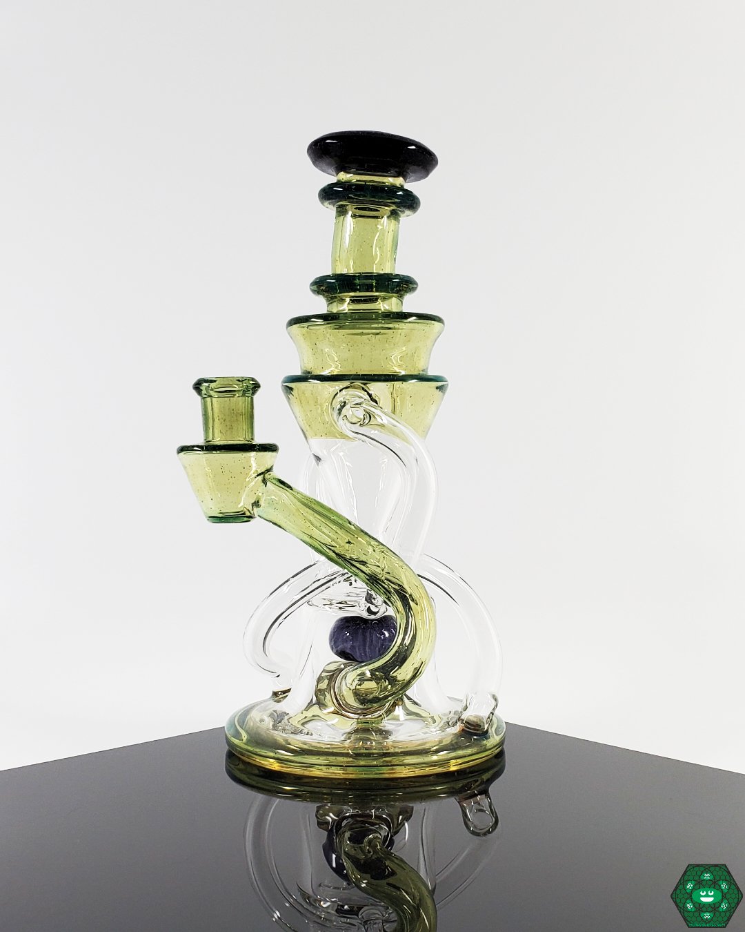 Cerio Glass V2 Double Recycler, an efficient recycler with dual uptake and triple drain, enhancing airflow with a 4-hole perc for smooth, filtered hits, engineered for durability and optimal performance.


