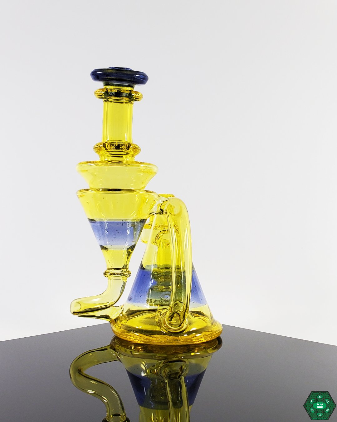 Citron Quickdraw Compact Recycler: The Cerio Glass Citron Quickdraw, a minimalist and vibrant recycler designed for smooth and efficient dabs with a single uptake system.
