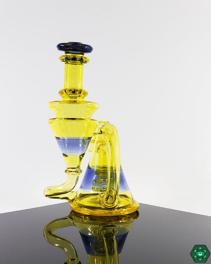 Citron Quickdraw Compact Recycler: The Cerio Glass Citron Quickdraw, a minimalist and vibrant recycler designed for smooth and efficient dabs with a single uptake system.