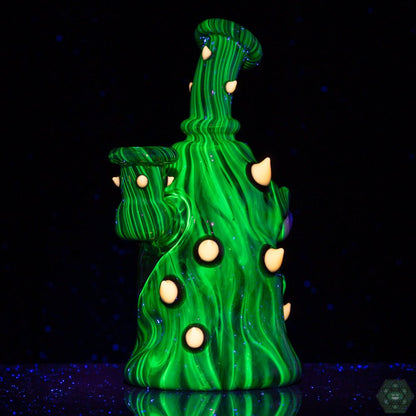 Collectible Glass Rig: The GPPR Closed Mouth #330 is a highly collectible piece, perfect for any glass art enthusiast.