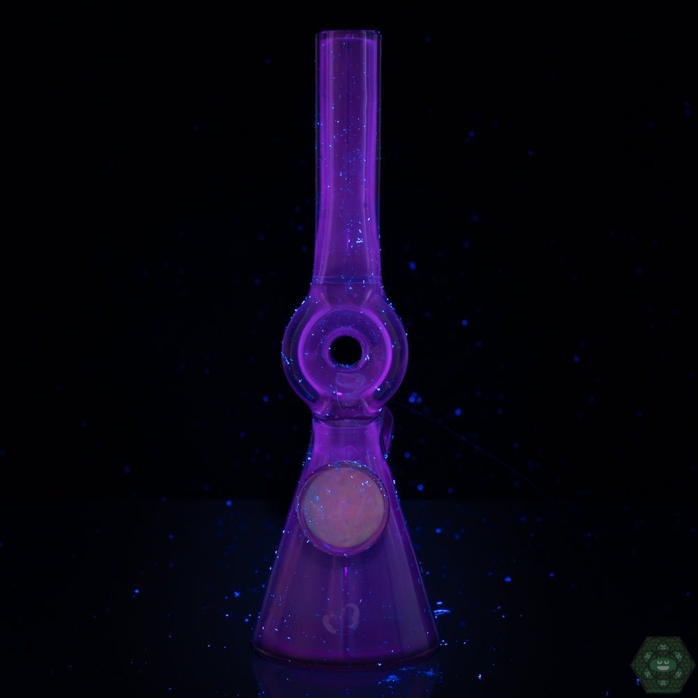  Colorful Glass Smoking Piece: This rig is a colorful and eye-catching addition to any collection, showcasing a unique design and vibrant color scheme.
