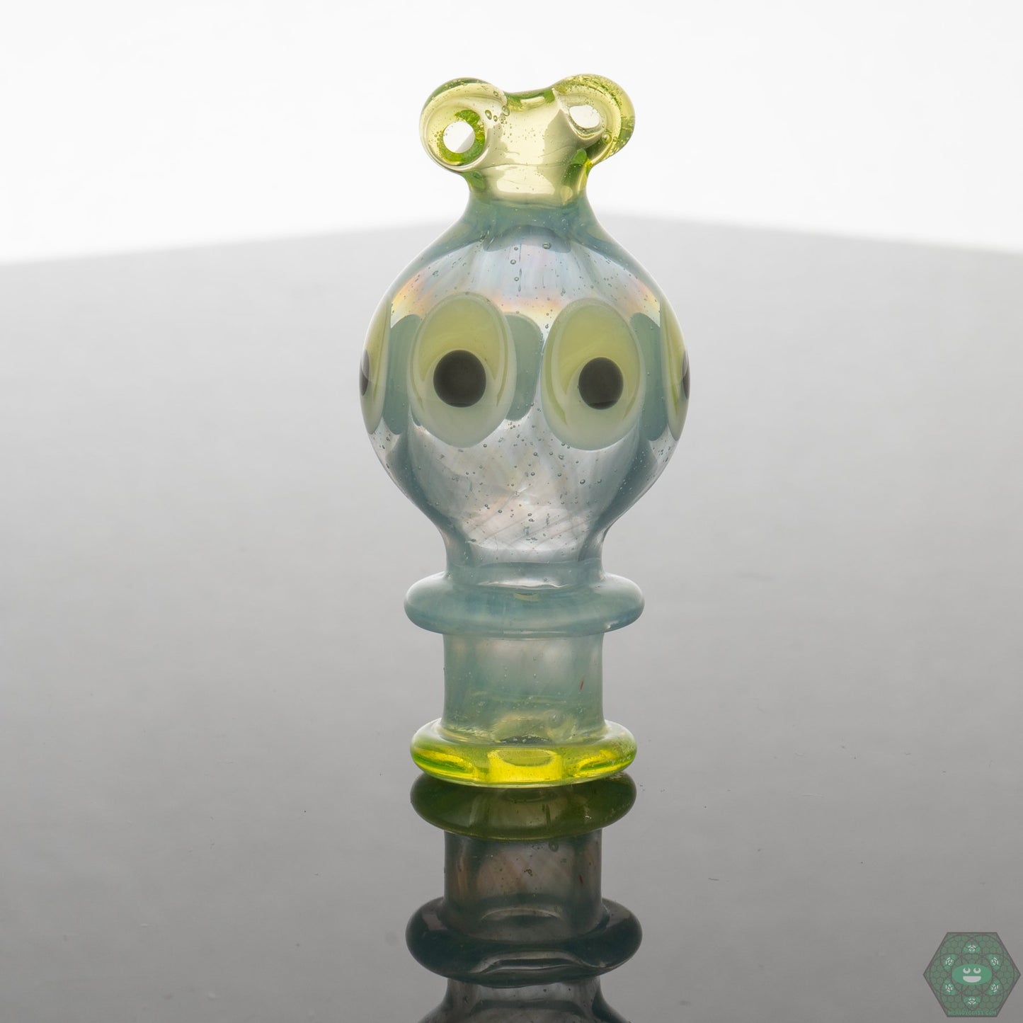 Dab Cap Vapor Control: Natrix Glass Spinner Caps provide precise control over airflow and vapor production, allowing you to customize your dabbing experience.