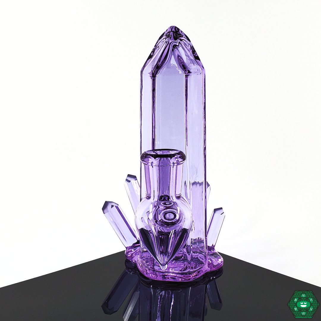 Digger Glass Amethyst – Compact glass piece with a vibrant amethyst finish, offering durability and style for any glass enthusiast’s collection.