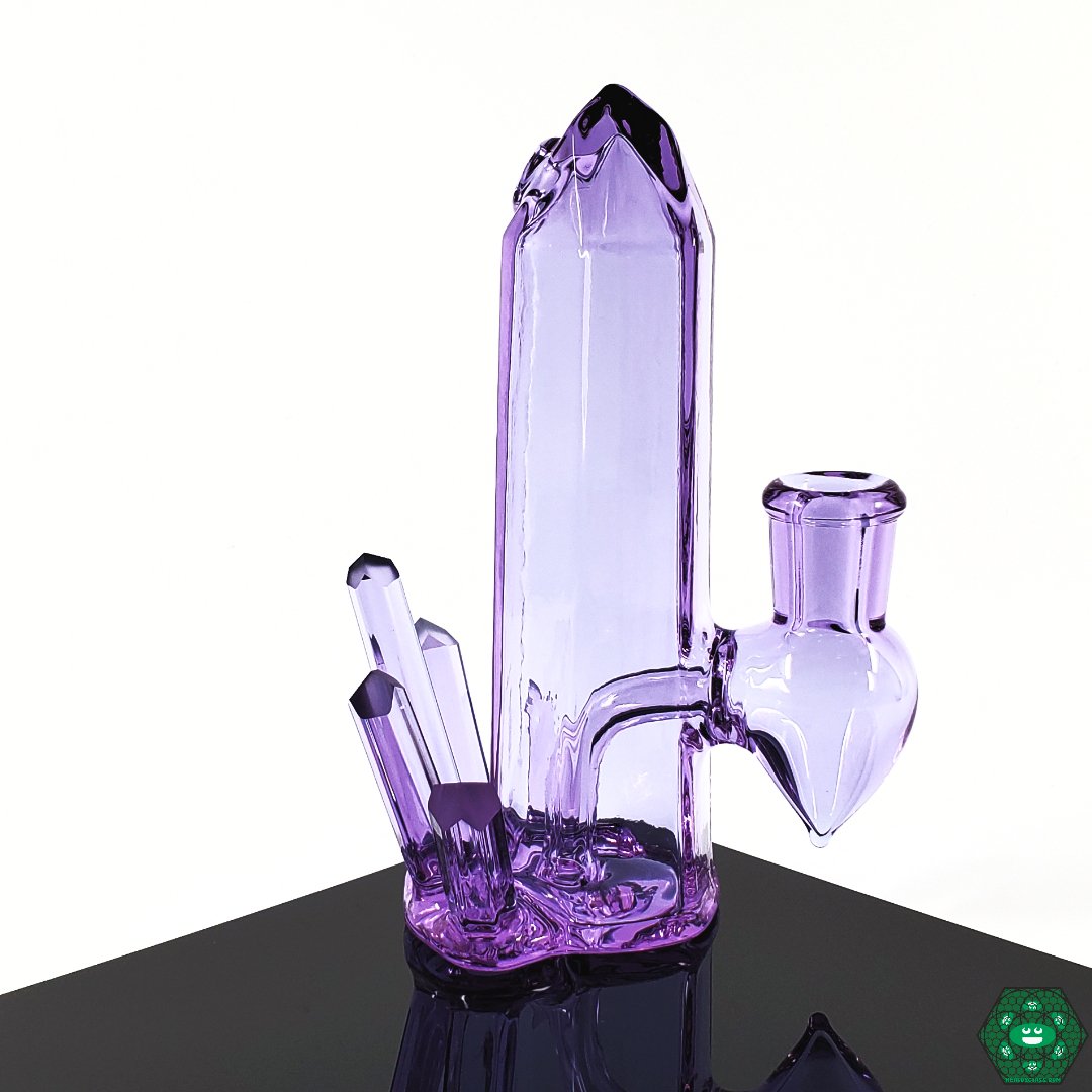 Digger Glass Amethyst – Stunning amethyst finish with a compact and durable design, a stylish and sturdy addition to any glass collection.