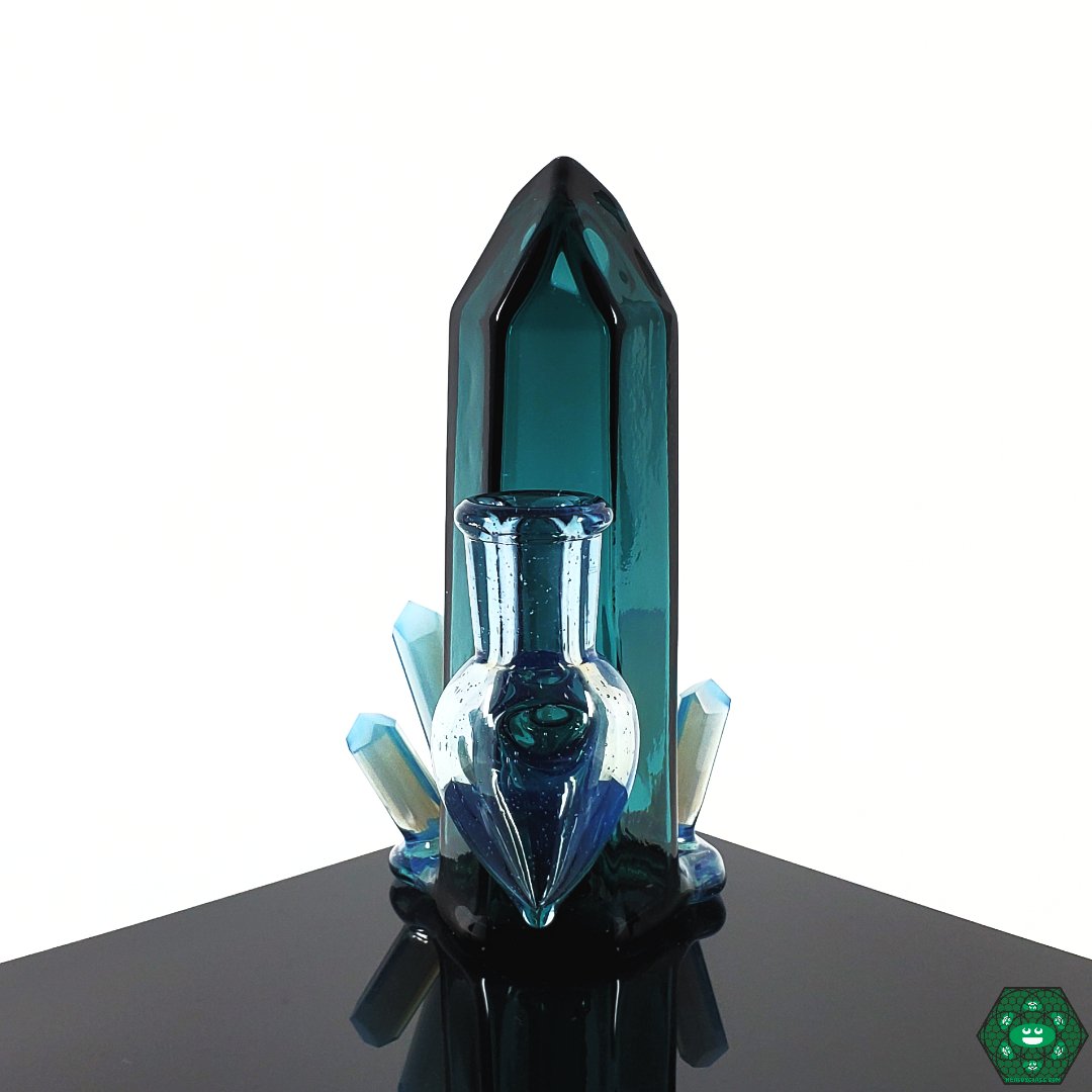 Digger Glass Lil Cutie Crystal Cluster Rig – Compact 5.25” rig with 10mm male 90-degree joint and Indicolite Teal crystal cluster, perfect for smooth and stylish dabbing.