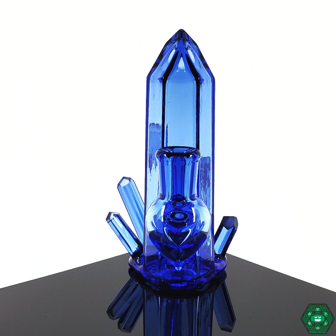 Digger Glass Lil Cutie Topaz Blue Crystal Cluster – Unique 14mm female joint mini rig with topaz blue crystal accents, designed for smooth functionality.