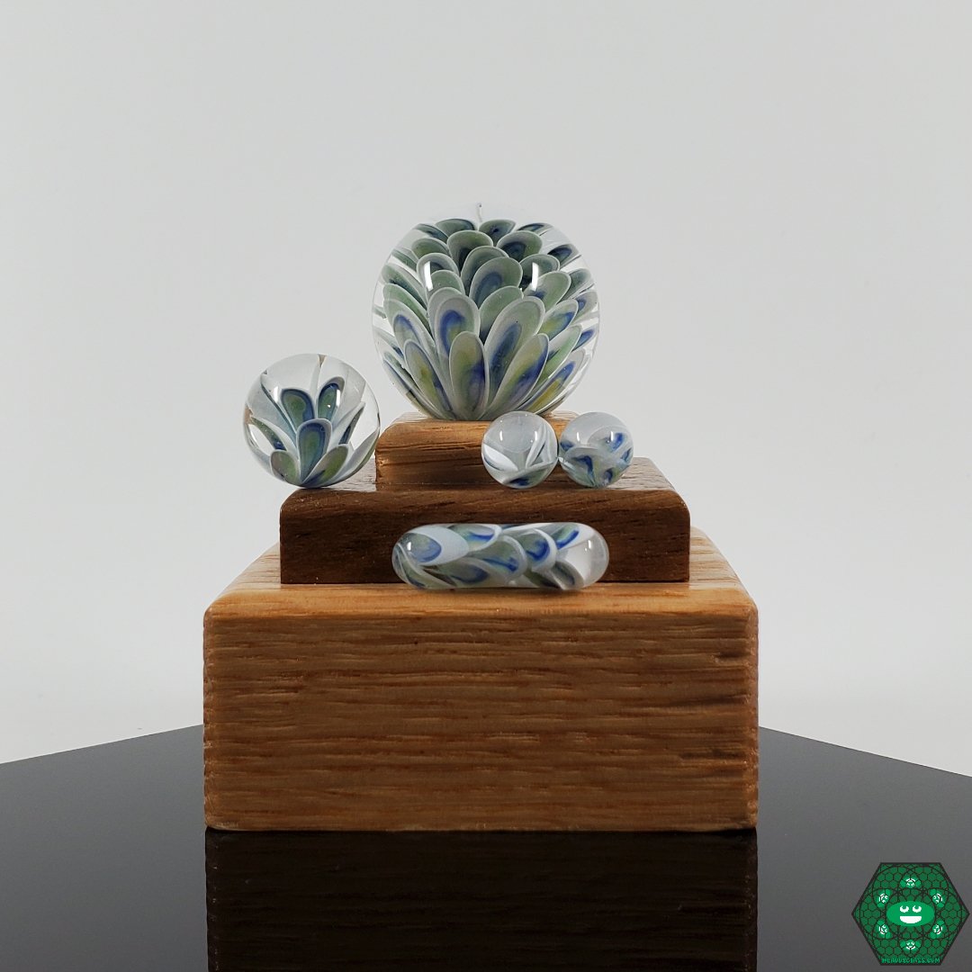 Divleli Glass Slurper Kit, featuring durable and reliable glass for efficient dabbing performance.