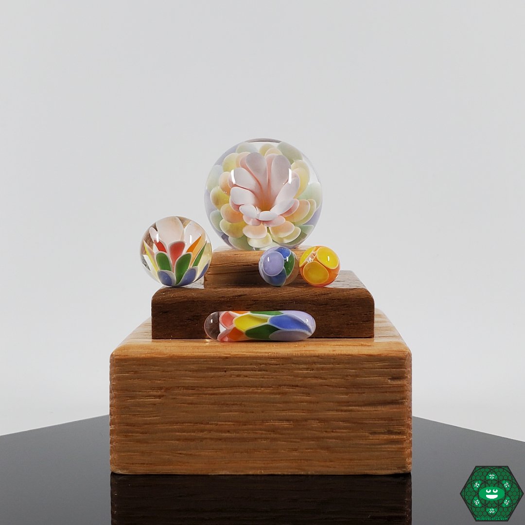 Divleli Glass Slurper Set, featuring a marble and terp valve for a controlled dabbing experience