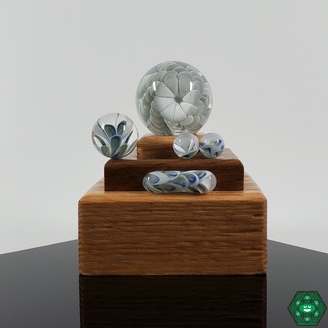 Divleli Glass Slurper Accessories, a complete dab set made from high-quality glass for superior function.