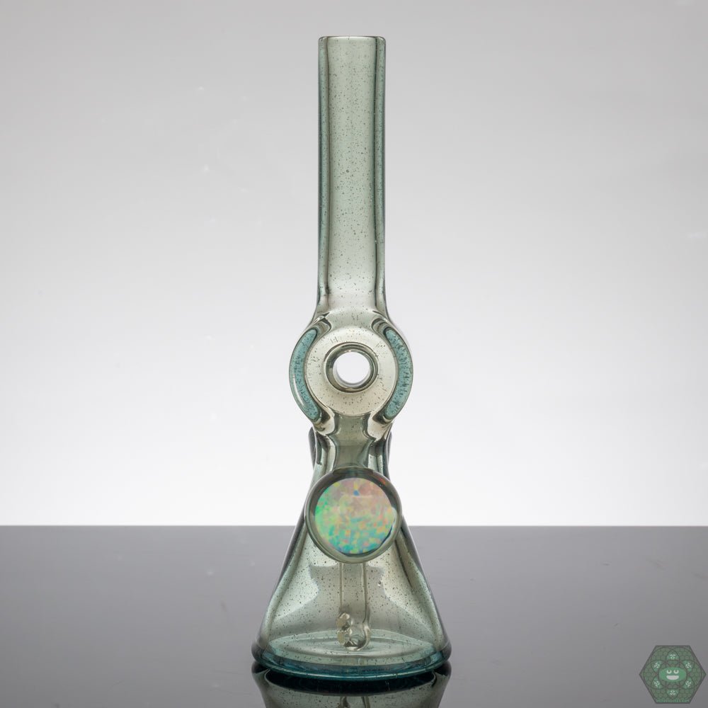  Donut Glass Smoking Rig: The Gemini Glass Hulk Donut Tube features a unique donut-shaped design, making it a standout piece in any collection.