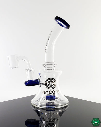  Encore Glass Banger Hanger featuring a percolation system for smooth, filtered hits in a compact 7-inch design.