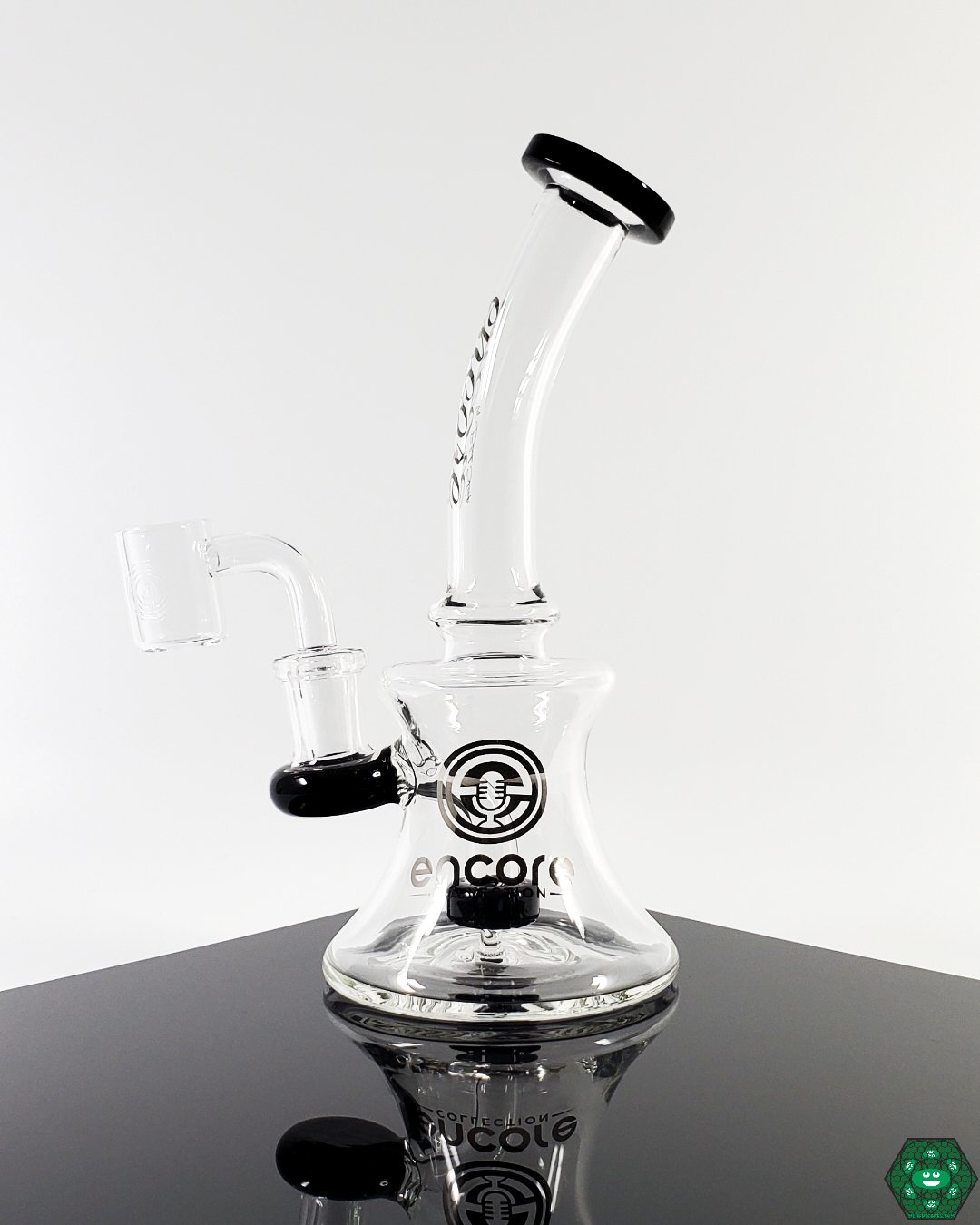 Encore Glass Mini Banger Hanger, a portable 7-inch rig engineered for smooth dabs and easy handling.