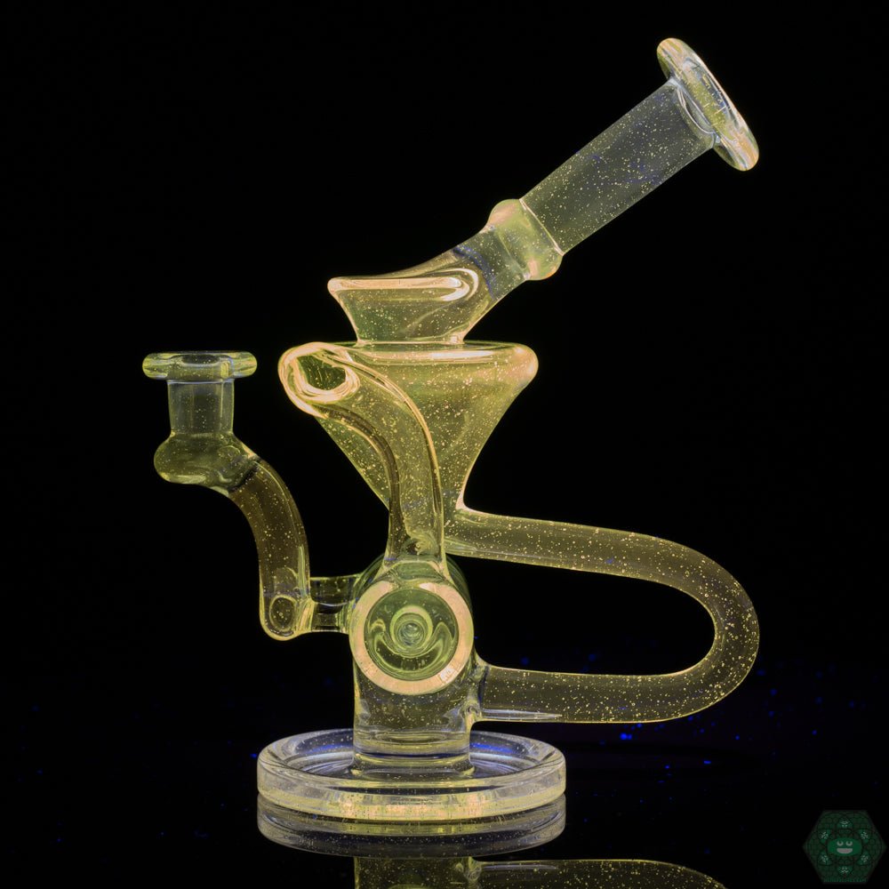  Eric Law 6.5” Recycler Rig with an inline perc for cleaner, smoother hits and superior filtration.