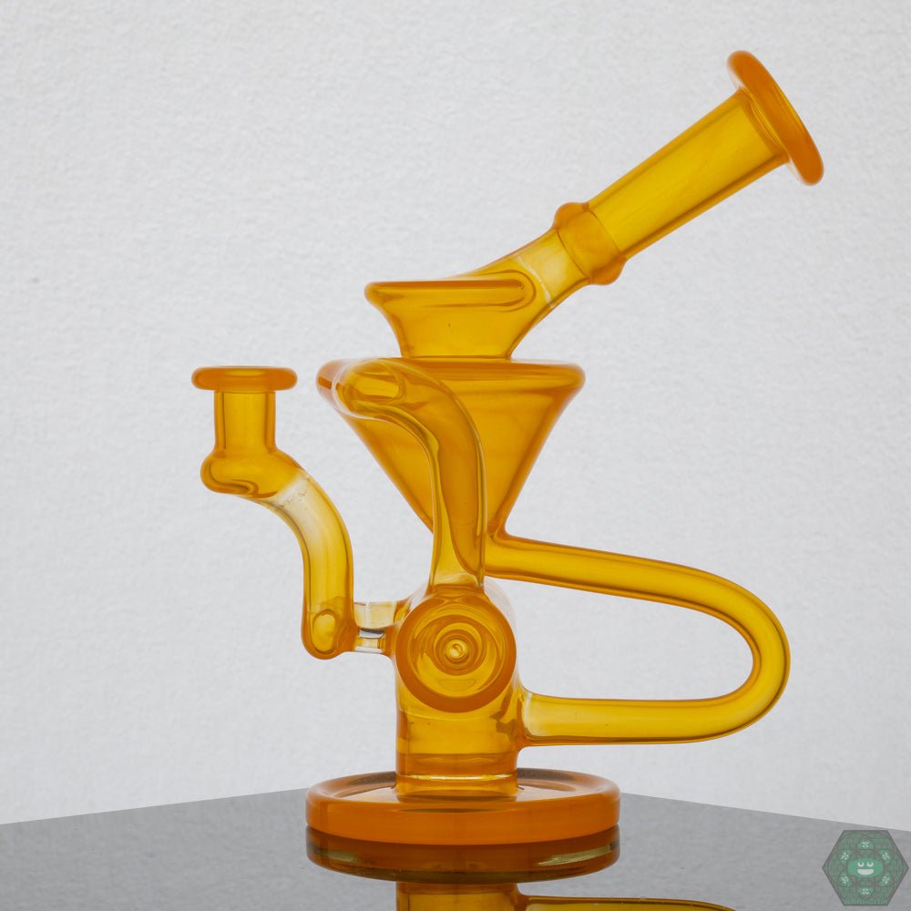 Eric Law Mini Recycler Rig, a compact and durable 6.5-inch glass piece for smooth dab sessions.