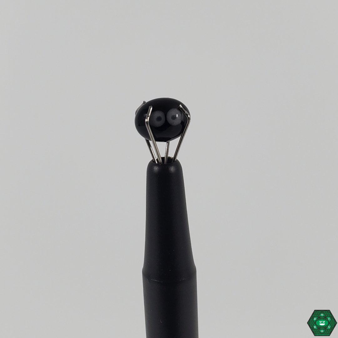 Established Glass Pearls, concentrate heating beads that provide even vaporization and better heat control.