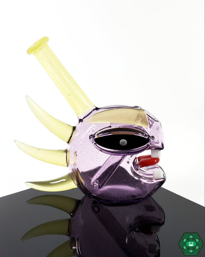 Etai Rahmil Glass Shredder – Handcrafted glass art with a 2-hole perc, 10mm female 45° joint, and smooth, filtered airflow for enhanced dabbing.