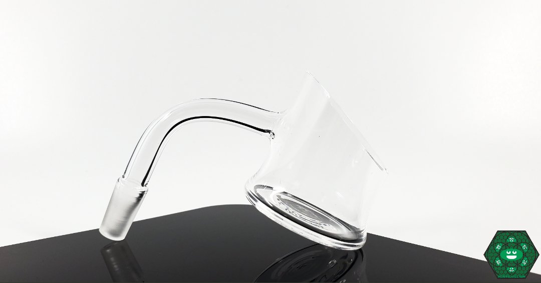 Evan Shore 35mm Slanted Top Banger – Precision quartz banger designed for smooth dabbing sessions, available in 10mm and 14mm joint sizes.