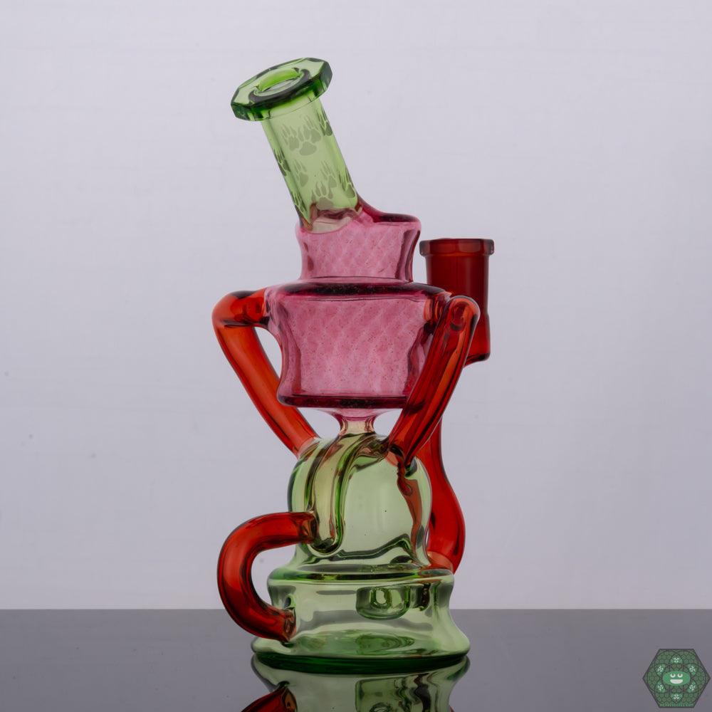 : External Drain Recycler for Smooth Hits: The unique external drain design combined with dual uptake and a 4-hole perc provides optimal airflow and superior filtration, resulting in exceptionally smooth and flavorful hits.