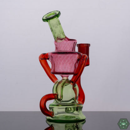 : External Drain Recycler for Smooth Hits: The unique external drain design combined with dual uptake and a 4-hole perc provides optimal airflow and superior filtration, resulting in exceptionally smooth and flavorful hits.