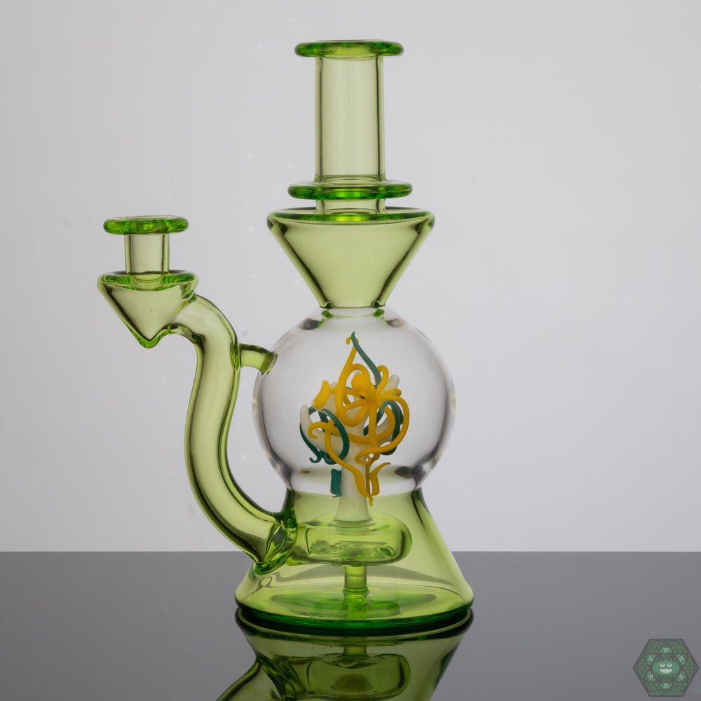 Smoking Tube for Flower Enthusiasts: Designed specifically for flower, the Liz Wright Aquarium Tube offers a unique and artistic way to enjoy your herbs.