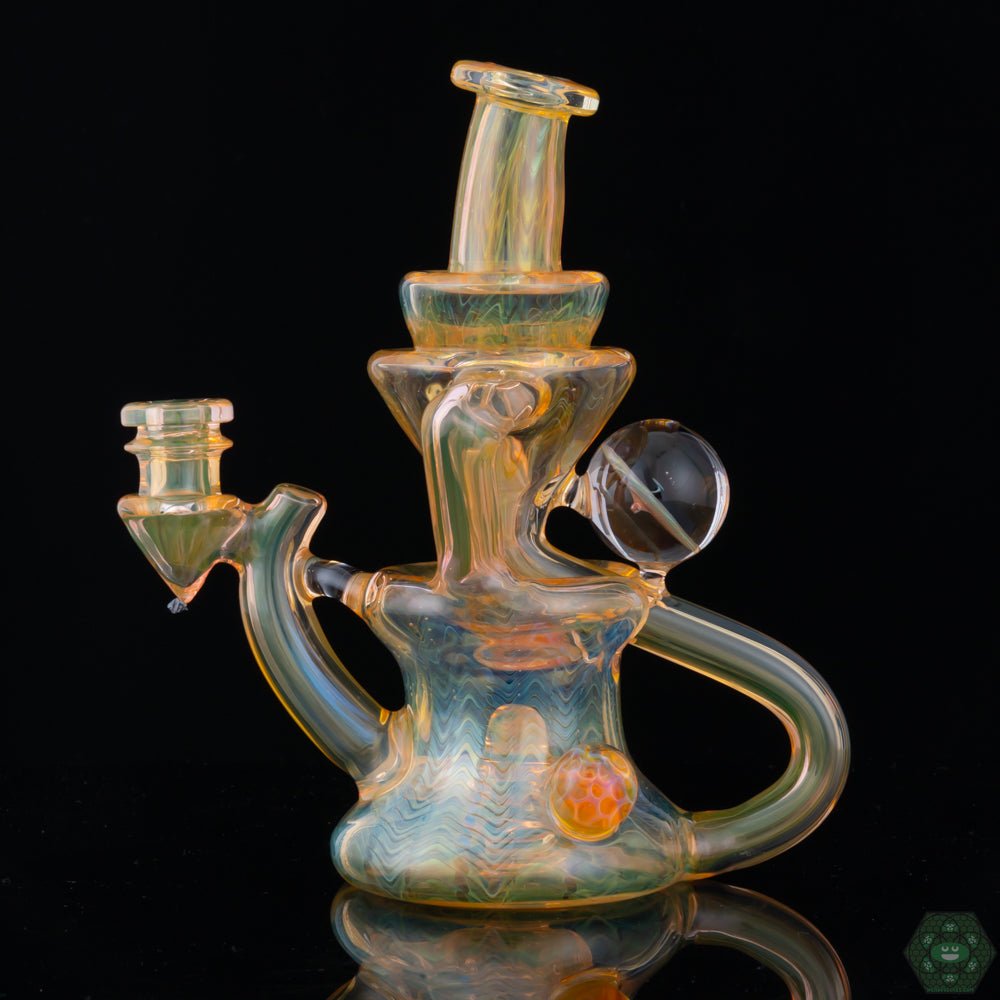 Fumed Glass Recycler with 5-Hole Perc: The STF Glass Fumed Recycler #4 features a 5-hole percolator for enhanced filtration and smooth dabbing experiences.
