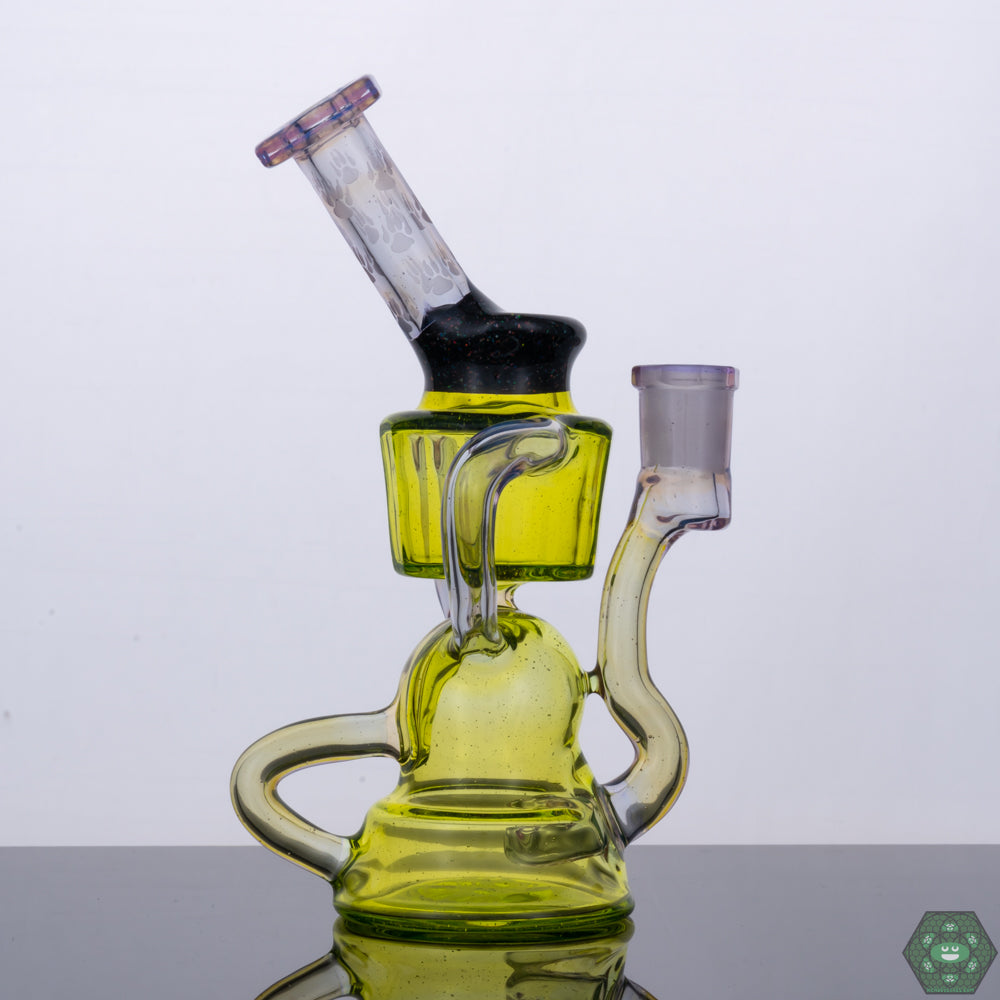 Functional Art Dab Rig: The Wolfe Glass Double Single External Drain Recycler is a functional piece of art, perfect for collectors who appreciate both aesthetics and performance.
