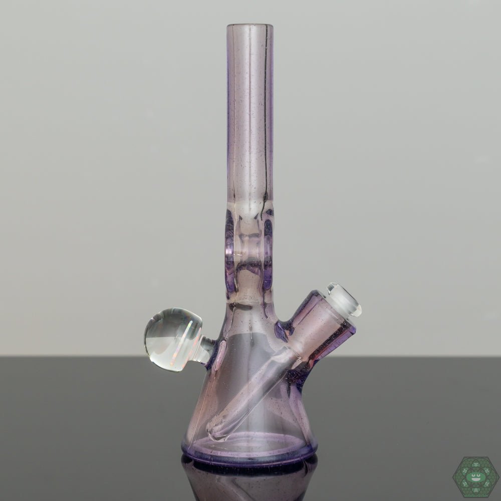  Statement Smoking Rig: Make a statement with the Gemini Glass Hulk Donut Tube, a bold and colorful rig that is sure to impress.