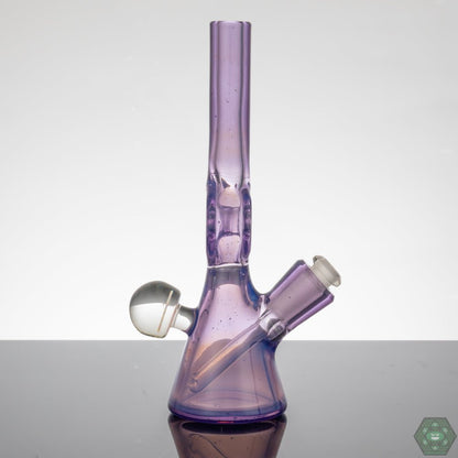 Glass Rig for Flower and Concentrates: The Wild Berry Donut Tube is versatile and can be used for both flower and concentrates, providing a flavorful experience regardless of your preferred material.
