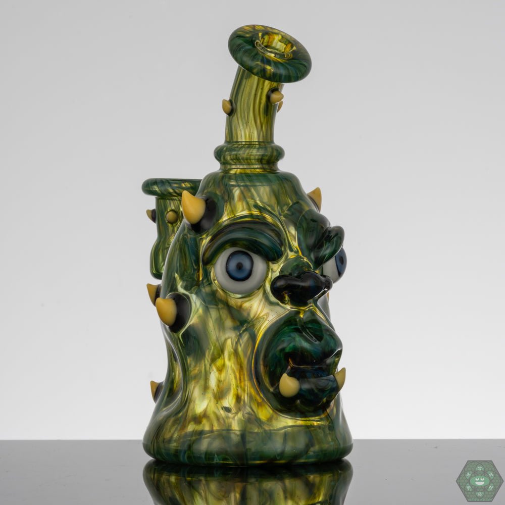 Glass Rig with Matching Bubble Cap: The Kaleb Folck GPPR Closed Mouth #330 includes a matching bubble cap, enhancing both functionality and aesthetic appeal.