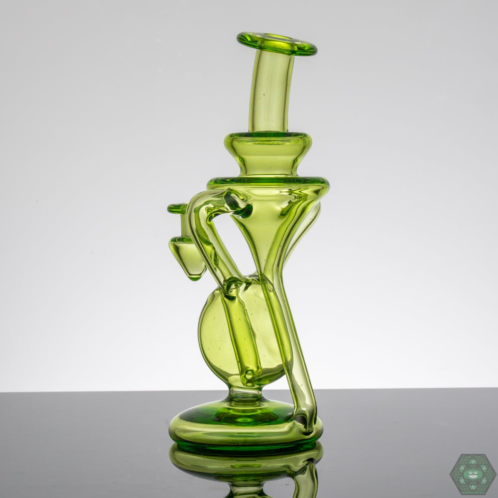 Green Tint Dab Rig: The M Henny Absinthe Recycler features a captivating green tint, making it a visually striking piece.