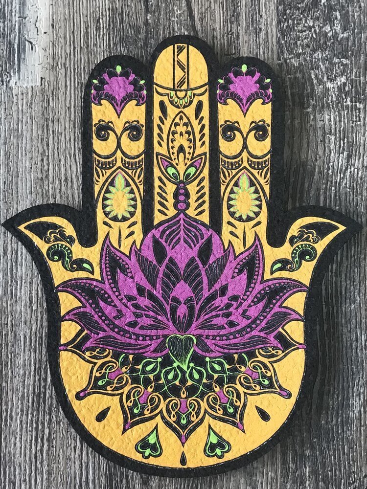  Hamsa Dab Mat: This 10-inch mat from East Coasters features a Hamsa design, offering both artistic appeal and practical protection for your dabbing setup.


